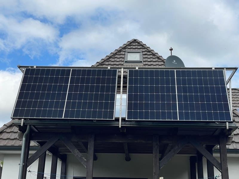 Balkonkraftwerk Gitterbalkon Komplettset: 2 Module (900 Wp)